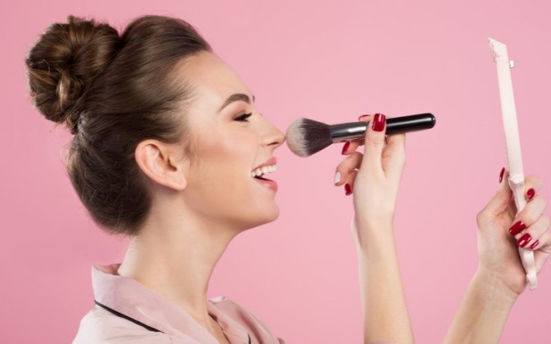 Why You Should Embrace These Essential Makeup Tips For Flawless Application